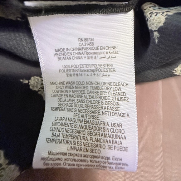 BCBGMaxAzria Donella Tapestry Print Black/White Wrap Top Size XS MSRP $268 - Picture 7 of 14